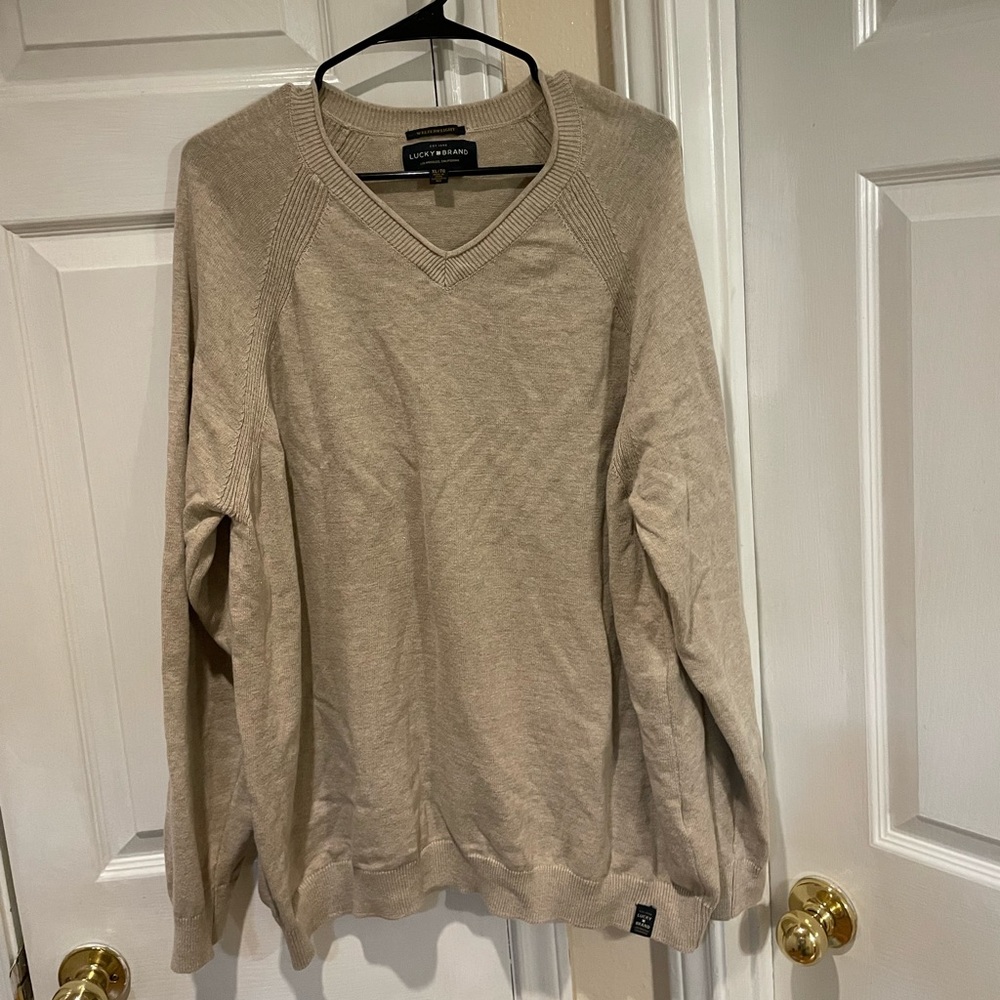 Lucky Brand Welterweight V-neck sweater. Mens size XL long sleeve pullover.